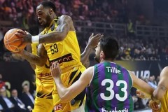 篮球界风云：火箭队新援加盟，杜兰特信心爆棚，詹姆斯不满交易